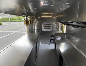 Véhicule alimentaire mobile haut de gamme résistant aux intempéries avec système de four à pizza intégré pour la restauration commerciale des centres touristiques - Product Image 5