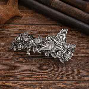 Horquilla para el pelo gótica vintage vikinga retro con mariposa, flor, mariposa lunar pagana, insecto, criatura animal para mujer - Product Image 4