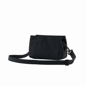 Sac bandoulière unisexe fonctionnel et réglable, résistant à l'eau, avec sangle recyclée provenant de l'océan - Product Image 2