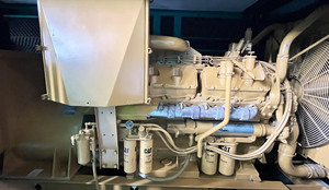 信頼性の高い中古CAT 3412キャタピラー<span class=keywords><strong>650KVA</strong></span>ディーゼル発電機（400V）50Hz、防音キャノピー付き - Product Image 3