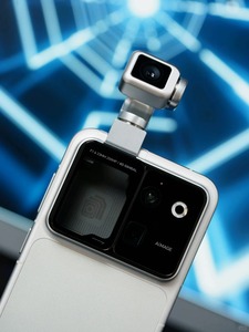 HON OR Robot Phone Portable 6.4'' 1.5k Amoled Snap Dragon 8 Elite Gen5 5500mAh 100W 5G Robot <b>Gimbal</b> <b>Camera</b> Smartphone - Product Image 6