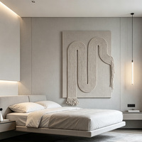 Art en fibre de macramé sculptural à rayures verticales, tissé à la main avec des pompons, pour projets d'intérieur