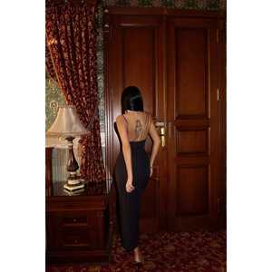 Robe crayon noire Rowena avec détail de fente accrocheur - Product Image 1