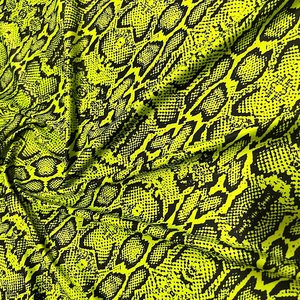 Telas de baño con estampado de serpiente, personalizado, sostenible - Product Image 2