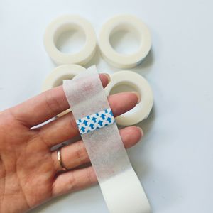 Precio de fábrica, cinta de papel de microporos adhesiva transpirable médica, cinta quirúrgica no tejida - Product Image 4