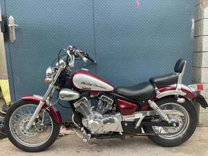 Yamaha <span class=keywords><strong>Virago</strong></span> 250 250cc Cruiser Retrò: Design Classico con Serbatoio a Goccia e Ruote a Raggi - Product Image 2