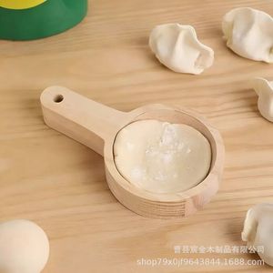 Outil de moulage de raviolis en bois, 14,5 cm de long, 8,5 cm de large, pour la fabrication de feuilles de raviolis et de pâtisserie mochi - Product Image 4