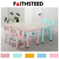 Table d'activités pour enfants et ensemble de 4 chaises, pieds réglables, plastique, pour la maternelle, bureau d'étude et de jeu, bord festonné, bleu multicolore