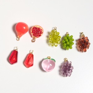 Galería de Dijes de Frutas en Resina 3D |   Colgantes de Granada, Uva y Melocotón para Venta al por Mayor, Fabricación de Joyería DIY - Product Image 1