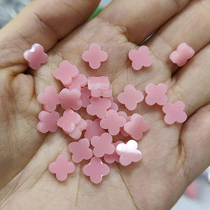 Gemas sueltas de trébol de cuatro hojas rosa sintético y turquesa para la fabricación de joyas, collares y pulseras. - Product Image 1