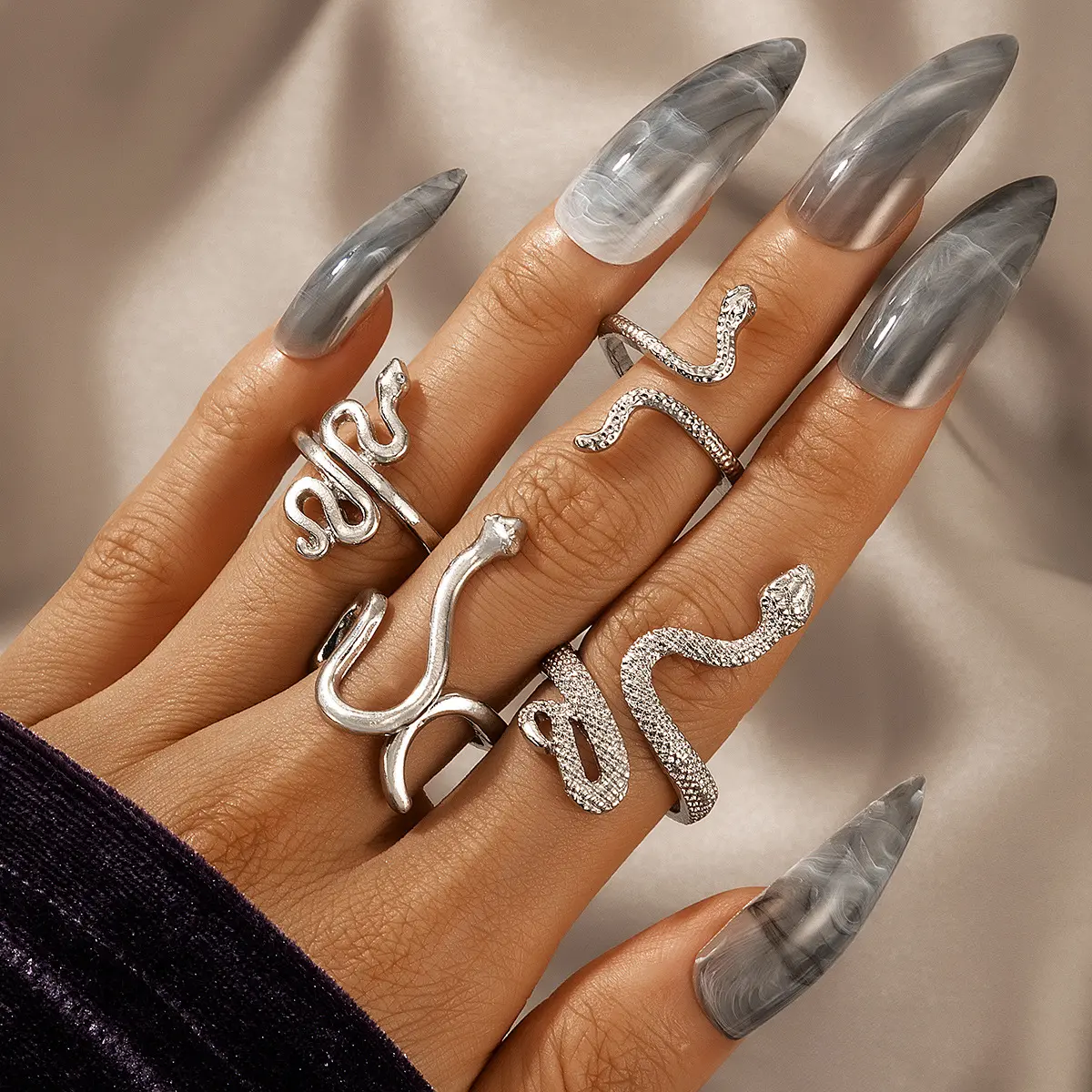 मिश्र धातु सहूलियत नाग गुंडा अंगूठी सेट महिलाओं के लिए थोक 4 Pcs सोना मढ़वाया जिंक मिश्र फैशनेबल नवीनतम हार डिजाइन OEM ODM गाय