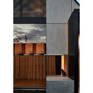 Villa moderna con estructura de acero ligero, paredes de vidrio y paneles de hormigón para uso residencial - Product Image 2