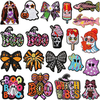En gros, assortiment de patchs brodés et appliques thermocollantes d'Halloween sur le thème de la fantôme, du nœud, de la tête de mort et de la crème glacée pour vêtements, chapeaux, sacs et projets DIY de fêtes