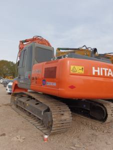 รถขุดตีนตะขาบดีเซล20ตันของแท้ใช้งานหนัก ZX200-3G Hitachi - Product Image 2