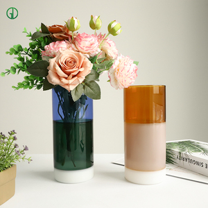 Vente en gros Vase cylindrique en verre coloré pour décoration intérieure Vase en verre ambré coloré de table pour fleurs