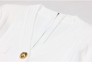 Primavera e autunno nuova striscia tinta unita con scollo a V in <span class=keywords><strong>oro</strong></span> con bottone manica lunga dimagrante <span class=keywords><strong>abito</strong></span> da <span class=keywords><strong>donna</strong></span> Casual pendolare - Product Image 4