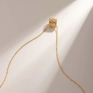 Joyería minimalista de acero inoxidable chapada en oro de 18 quilates, Gargantilla de circonita cúbica de forma redonda, collar para mujer - Product Image 2