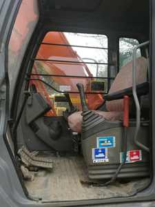 Excavatrice d'occasion Hitachi ZX130 0,59m3 13 tonnes, excavatrice à chenilles moyenne d'occasion, ZX70 ZX120 avec moteur Isuzu, pompe à engrenages à Shanghai - Product Image 5