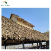 Toiture en chaume synthétique en plastique imperméable économique pour maisons, gazebos, bars tiki, villas, zoos et complexes hôteliers