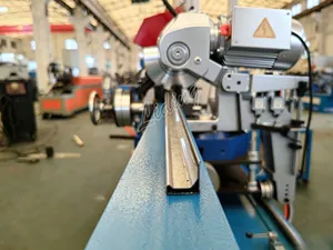 Máquina OEM de conformado de bridas TDC para <span class=keywords><strong>conductos</strong></span> deslizantes de 0.5-1.5mm, totalmente automática, de alta precisión, con motor PLC, para conectores rectangulares - Product Image 3