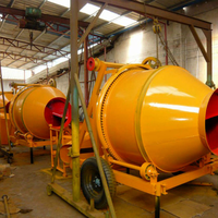 Bétonnière électrique JZC500 500L avec échelle d'accès, portique en A et rouleaux de rotation du tambour