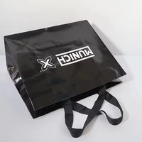 Sacs d'emballage en papier kraft enduit de film brillant, imprimés sur mesure, durables, pour cadeaux, jouets et achats