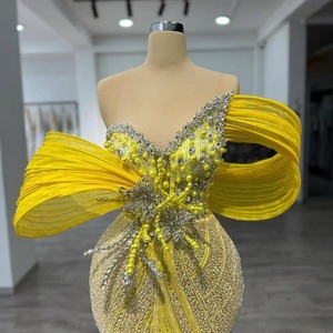 Guanti da Sera Gialli Ricamati di Alta Moda con Strass e Paillettes, Stile Americano, per Abiti da Cerimonia - Product Image 2