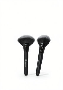 Pennello da Trucco Grande Chenqilu con Setole Sintetiche e Manico in Plastica per Applicazione sul Viso - Product Image 1