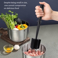 Multifunctionele handmatige vlees- en groentehakker met 5 gebogen messen voor het pureeren van vlees en aardappelen. Productcategorie: Fruit & Groente Gereedschap