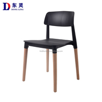 DLC-P049 Offre Spéciale moderne simple chaise d'extérieur en plastique nordique pieds en bois chaises de salle à manger pour table à manger populaire