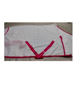 Couverture pour cheval sur mesure avec sangles élastiques pour une ajustement parfait et un confort optimal - Product Image 4