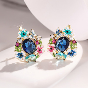 Orecchini a perno con farfalla e fiore per donna, design floreale delicato, gioielli alla moda per tutti i giorni - Product Image 6