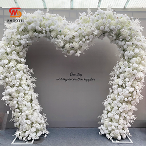 Arche de fond de scène en forme de cœur de fleurs blanches douces faites à la main LEDA, décoration florale pour l'allée d'entrée de mariage, événements, fête, Saint-Valentin - Product Image 4