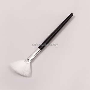 <span class=keywords><strong>Evidenziatore</strong></span> a manico lungo pennello per il trucco ventaglio sintetico <span class=keywords><strong>bianco</strong></span> con soffice cipria correttore e balsamo per le labbra compatibile - Product Image 1