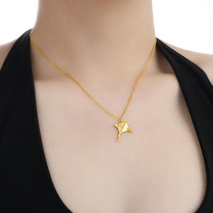 패션 오션 주얼리 925 스털링 실버 물고기 펜던트 목걸이 18K 금도금 무광 브러쉬드 레이 목걸이 여성용 주얼리 - Product Image 2