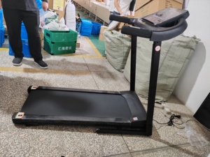 Tapis Roulant Domestico di Alta Qualità con Ottimo Rapporto Qualità-Prezzo, con Nastro di Corsa a Motivo Diamantato e Area di Corsa Più Ampia di 400*1100mm - Product Image 2