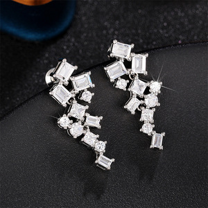 Eleganti Orecchini a Perno Geometrici per Donne, Gioielli Scintillanti da Sposa - Product Image 2