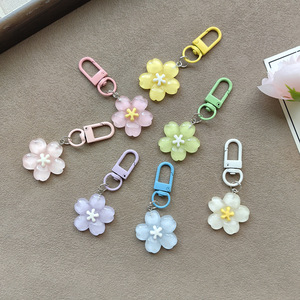 Porte-clés Macaron Couleur Sakura en Gros, Mignon Pendentif Fleur en Acrylique pour Femmes Filles, Breloque de Sac, Anneau de Clé de Voiture, Accessoires de Mode - Product Image 4