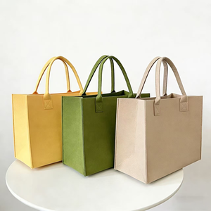 Bolsas de Fieltro No Tejido de Lujo con Logotipo Personalizado, Asa Larga, Tamaño Mediano, Correa para Hombro - Set de Bolsas DIY para Regalo - Product Image 5
