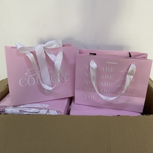 Sacs en papier personnalisés pour cosmétiques et vêtements, sacs de shopping en papier de luxe personnalisés roses - Product Image 3