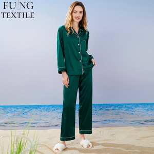 Ensemble de pyjama en satin Fung 6001 pour l'hiver, taille plus, avec haut à manches longues et pantalon long à la cheville, taille élastique, uni - Assorti - Product Image 1