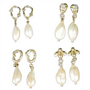 Pendientes de Perlas de Agua Dulce Blancas de Estilo Bohemio y Barroco, con Cuentas de Aleación Chapadas en Oro de 18K y Circonitas Brillantes, Regalo de Boda para Mujer - Product Image 3
