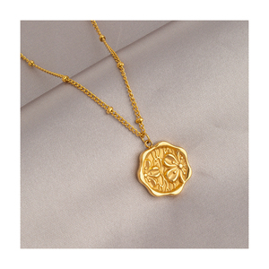 Collar de Cadena de Eslabones de Acero Inoxidable Chapado en Oro de 18K, Estilo Moderno para Mujer, con Colgante de Criatura Marina Irregular en Relieve, Joyería de Regalo - Product Image 1