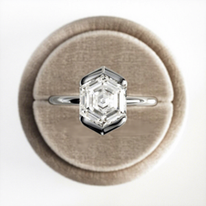 Bague de fiançailles en or jaune 14k/18k avec diamant hexagonal cultivé en laboratoire, demi-sertissage, certifiée IGI, design Art Déco tendance - Product Image 3