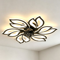 Ventilateur de plafond lumineux silencieux en forme de fleur en acrylique avec structure en métal pour la décoration intérieure