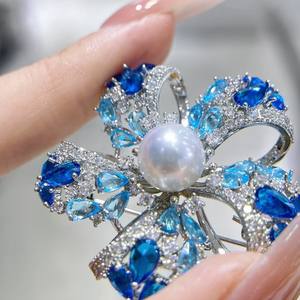 Broche de Flor de Pecho Blanco Australiano de Alta Calidad, Popular en Transmisiones en Vivo, Microincrustaciones de Circonita, Perla Azul, Nuevo Accesorio de Moda - Product Image 3