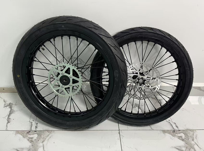 ขอบล้อสีดำ, ซี่ล้อ, ดุมล้อ, ยาง Chaoyang