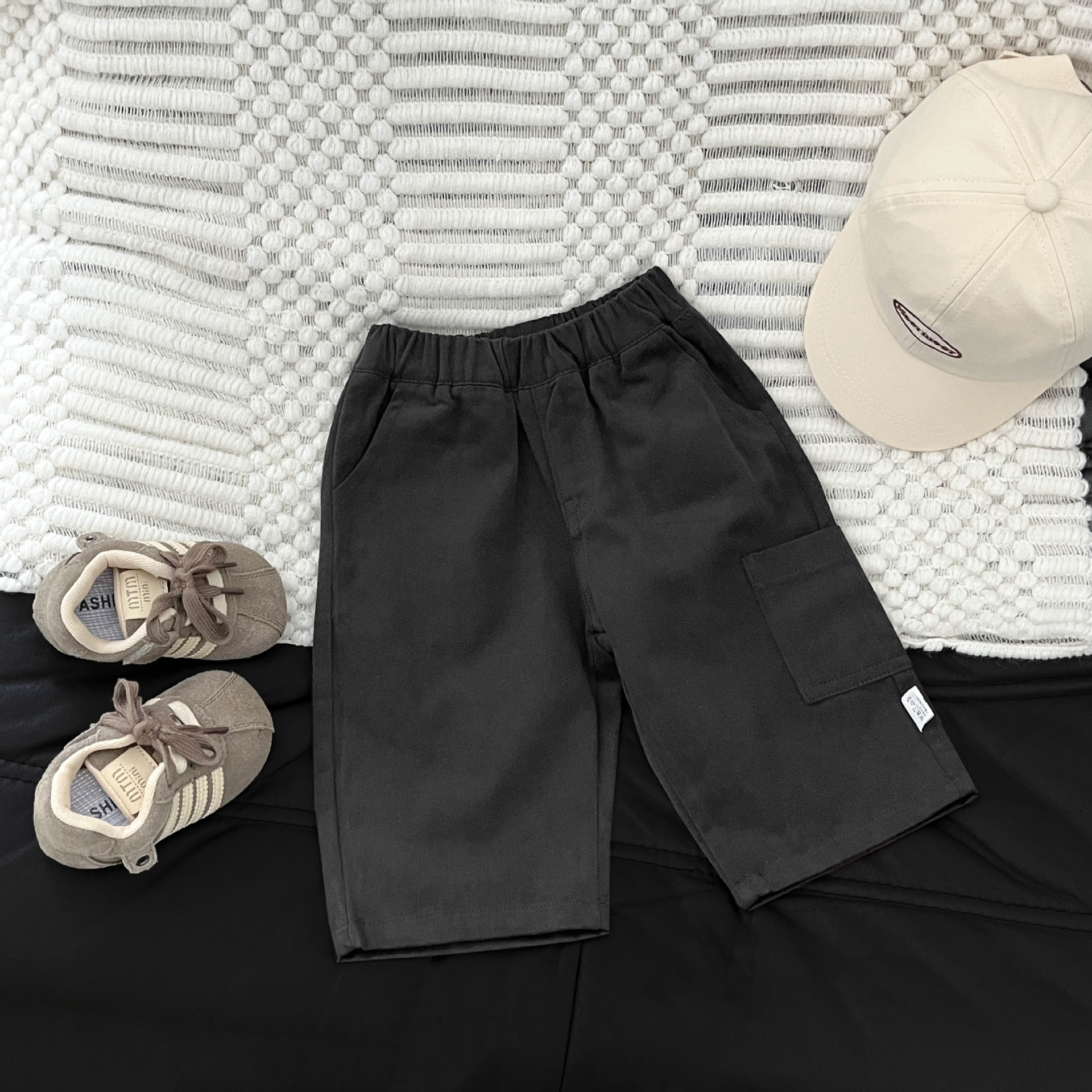 Gris foncé