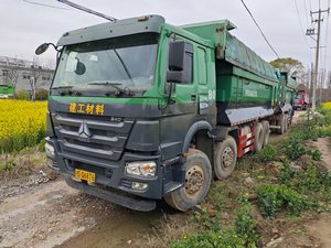 Camión volquete Shacman/HOWO/SINOTRUK con caja de carga tipo valla/refrigerada/con grúa telescópica en Shanghái - Product Image 5