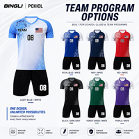 Amerikanische Maßgeschneiderte Fußball-Teamkleidung Feuchtigkeitsableitendes Fußballtrikot und -shorts für Teamtraining und Schulklubs Schnelltrocknend